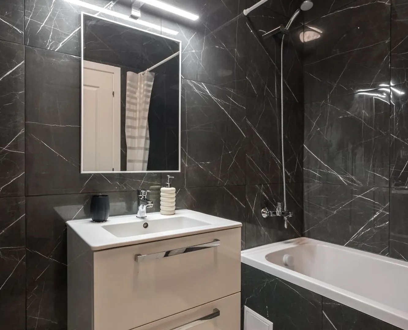 Luna Loft 1Br With Parking Bucharest Apartment