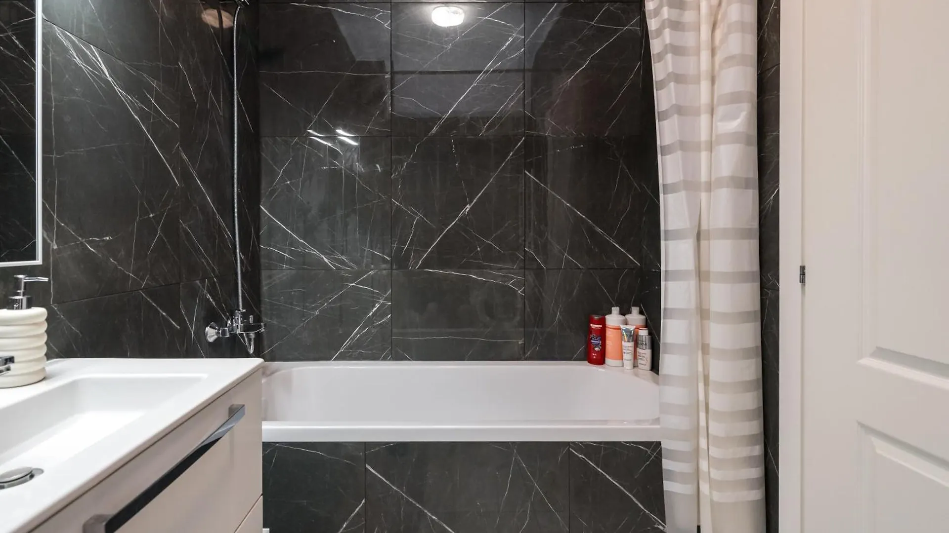 Luna Loft 1Br With Parking Bucharest Romania